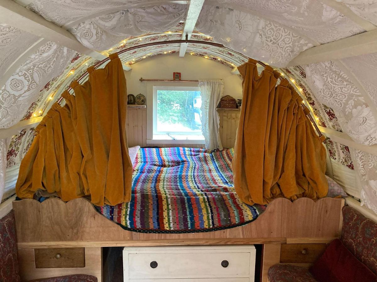 Отель Aldridge Mill Oakford Экстерьер фото
